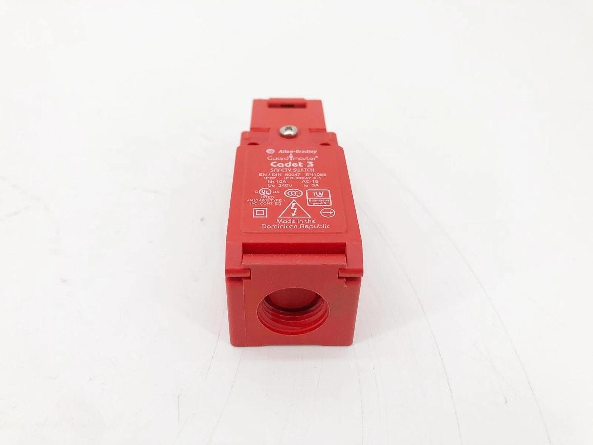 New Allen-Bradley 440K-C21061 Ser. B Safety Interlock Switch