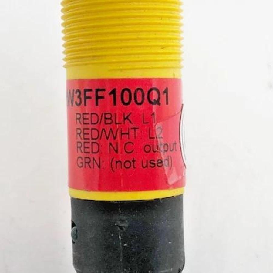 New Banner Engineering S18RW3FF100Q1 Photoelectric Sensor 20-250VAC - No Box