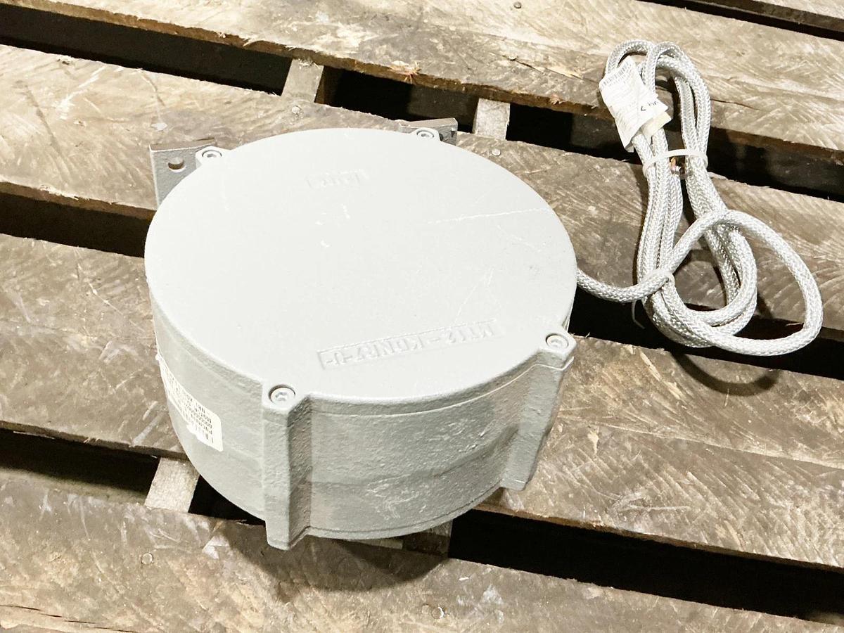 New Valmet MC12S-100K137005004- - IP54 Slitter Motor 460V 2.8A 3540RPM 50/60Hz
