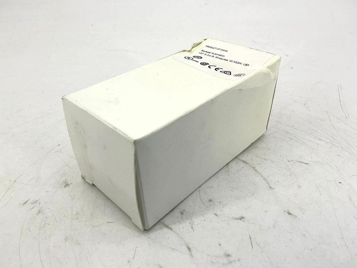 New Allen Bradley 800T-FXQH2GA7 Ser U Push-Pull Device 2Pos Green LED 12-130V