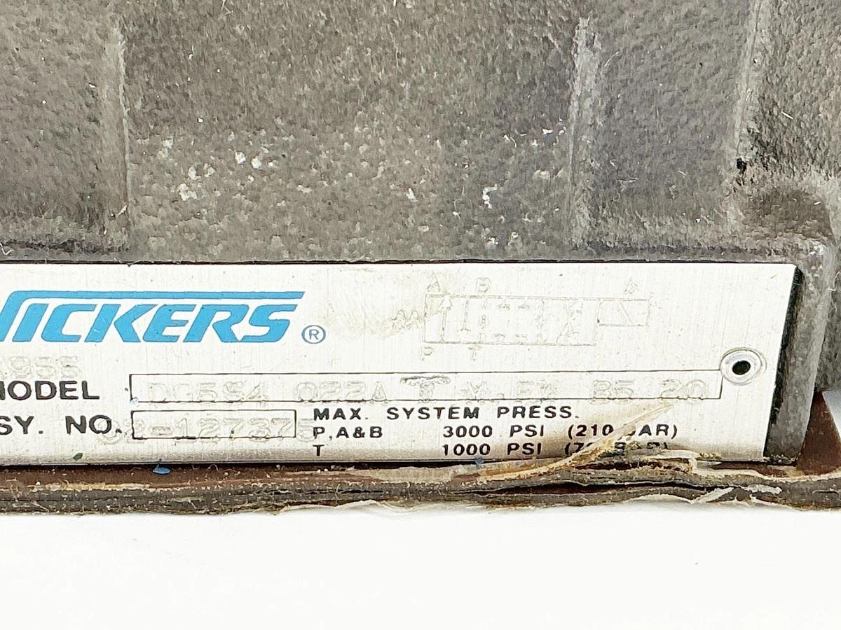 New Vickers DG5S4-022A-T-M-FW-B5-20 Solenoid Valve 120V 02-127375 - No Box