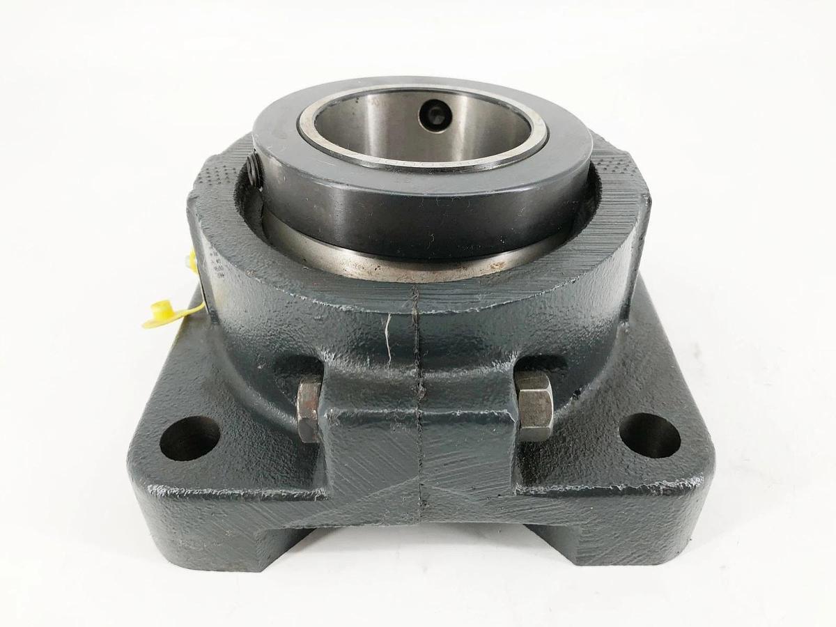 New Sealmaster RFB-300C Flange Mount Tapered Roller Bearing 3" Bore - No Box
