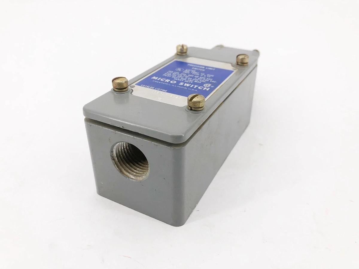 Used Honeywell 102ML1 Limit Switch Top Plunger 600VAC 10A 9025