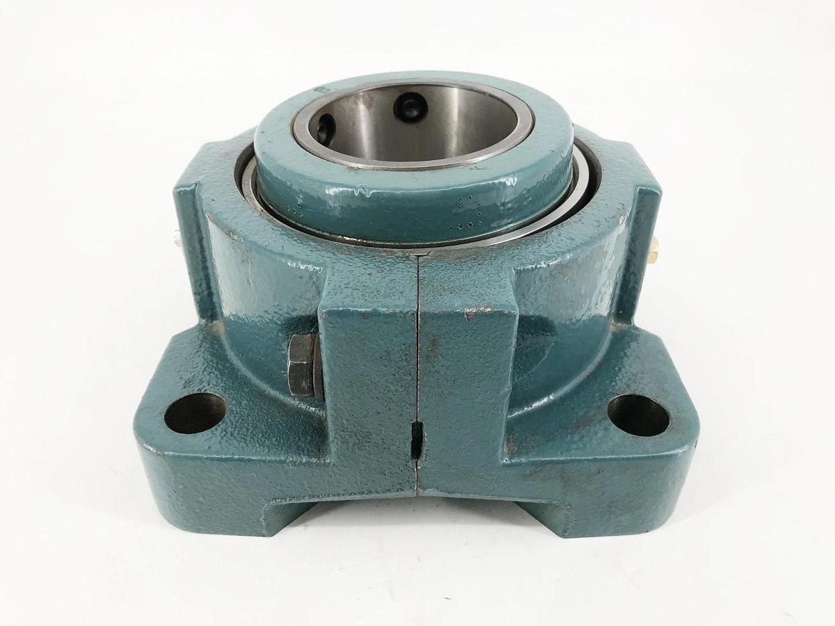 New Dodge F4B-EXL-300R Flange Mount Roller Bearing 3" Bore 077319 - No Box