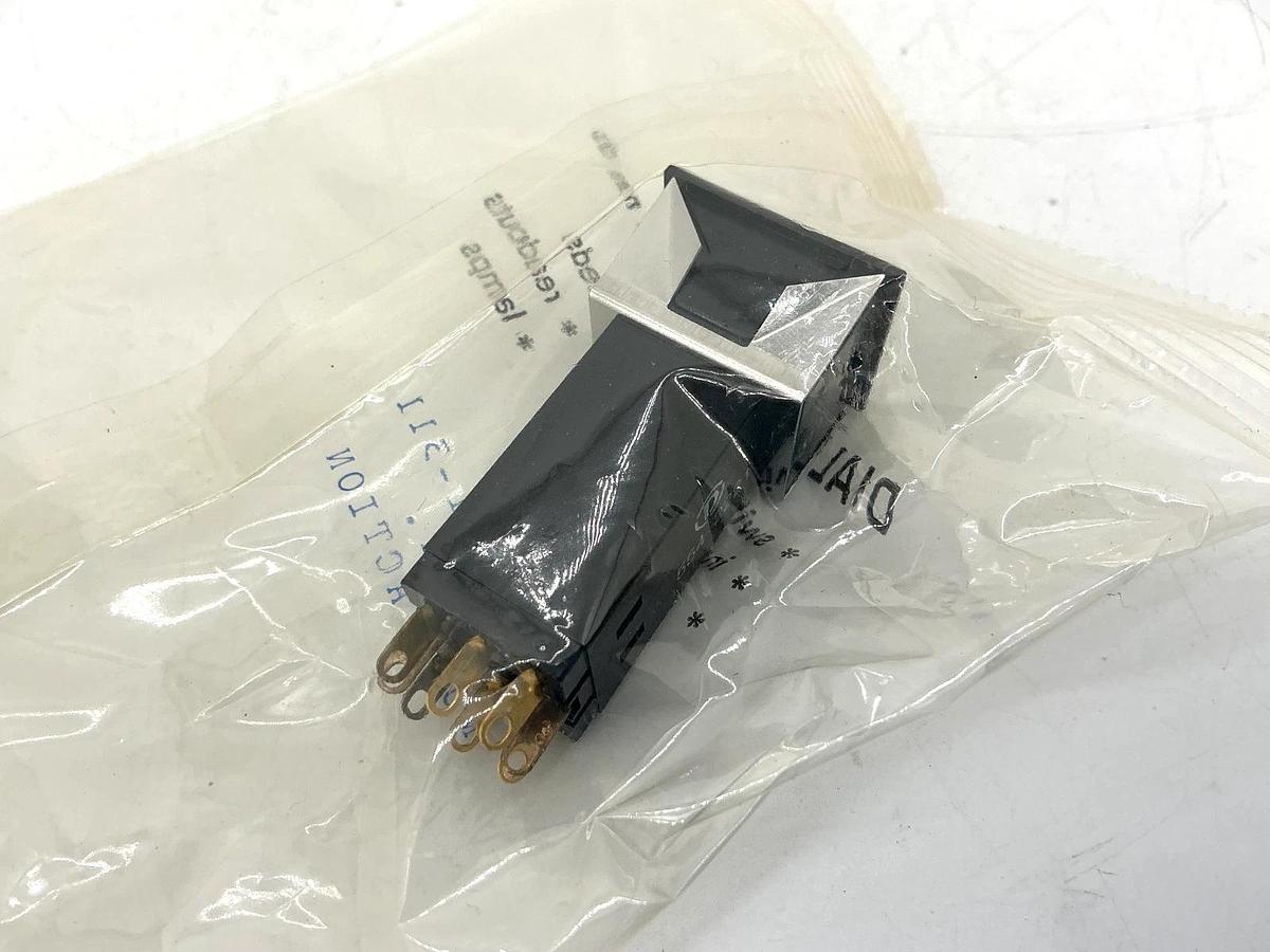 New Dialight 554-2221-311 Illuminated Pushbutton Lamp Holder 8-Pin 1A 125V