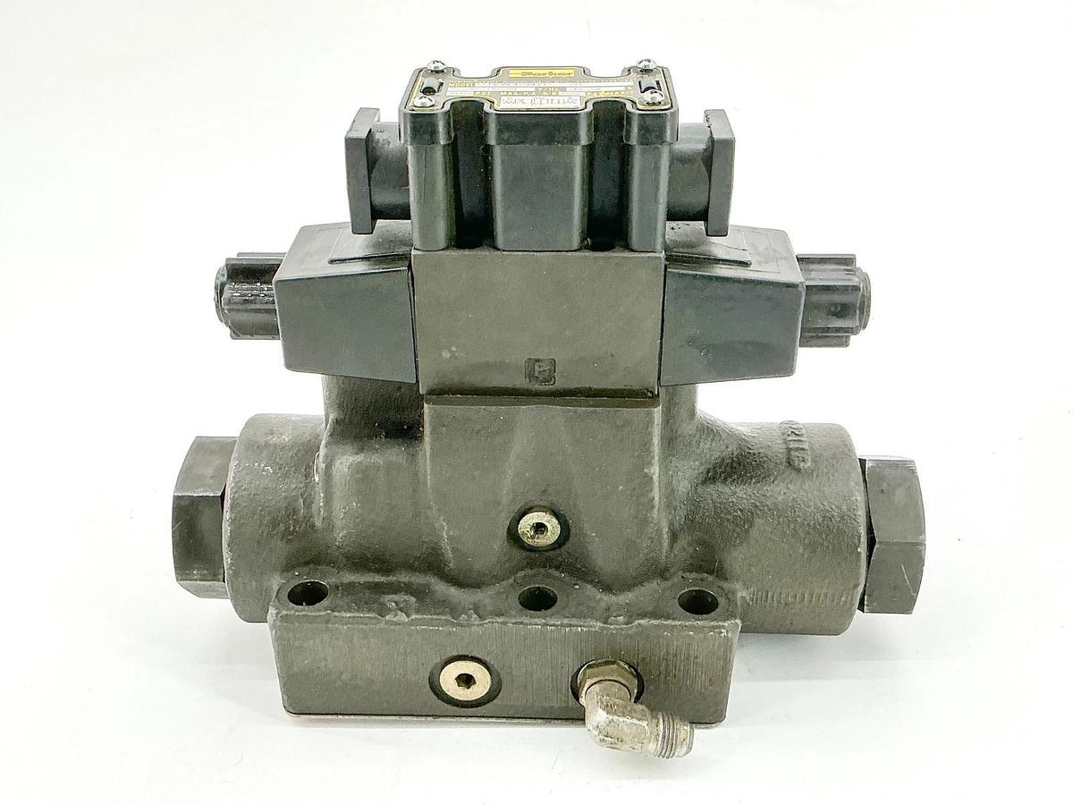 Used Parker D1VW4CNYC-70 Solenoid Valve 5000PSI ,58A 110/120V W/ Base
