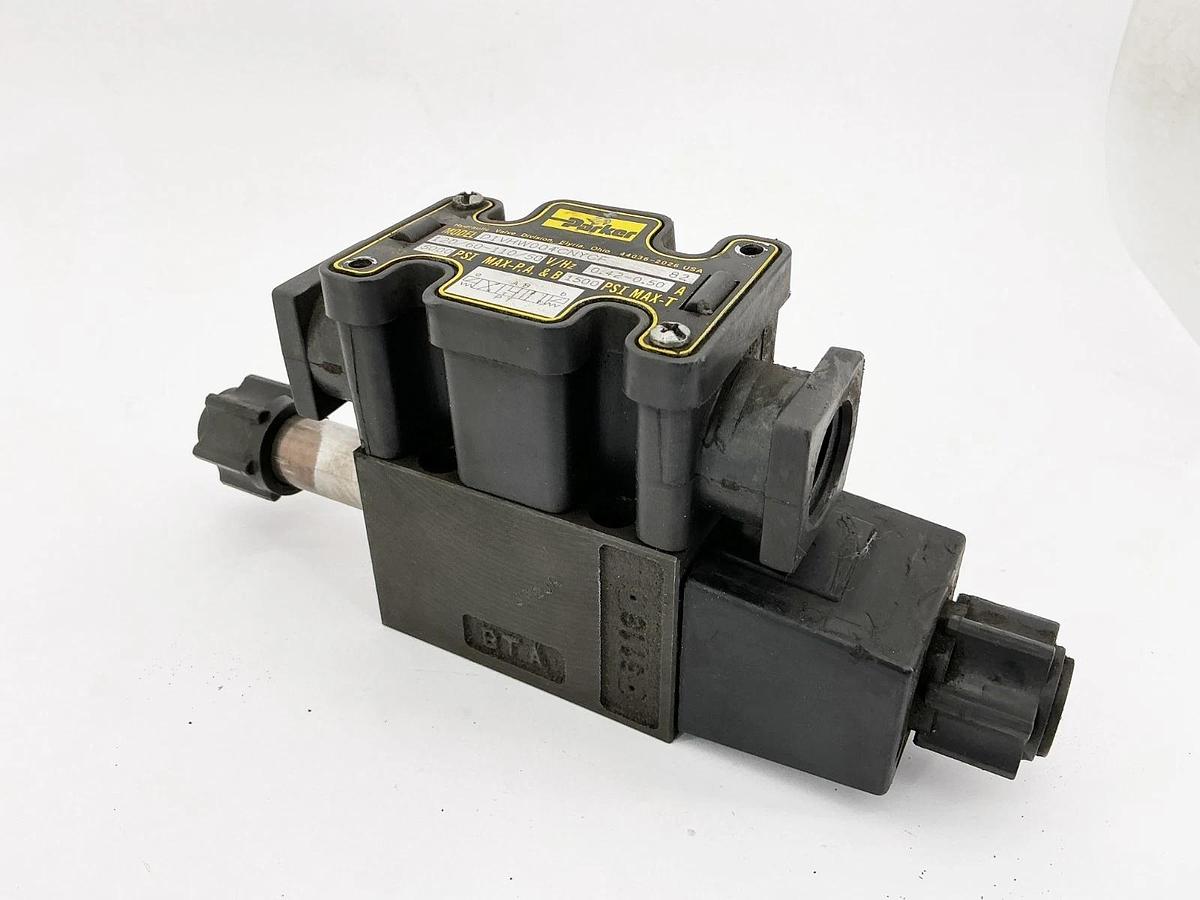 Used Parker D1VHW004CNYCF Solenoid Valve 110/120V 50/60Hz 1500PSI - Missing Coil