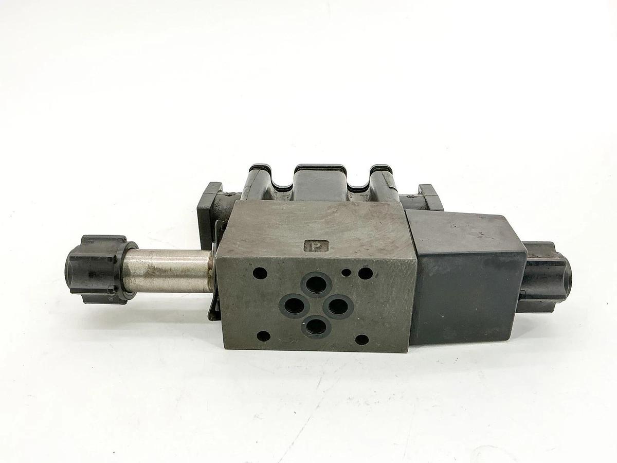 Used Parker D1VW4CY Solenoid Valve 5000PSI 110/120V - Missing Coil