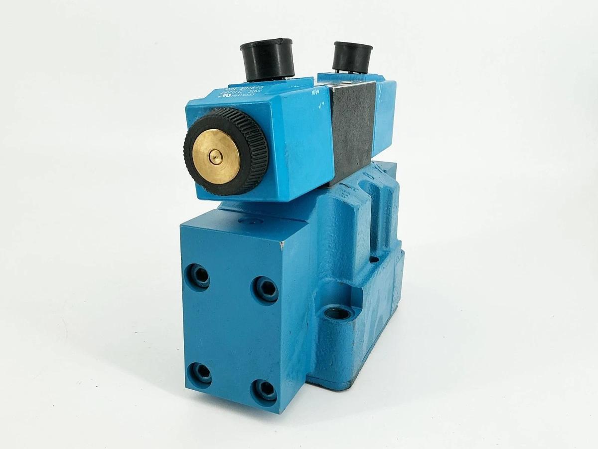 New Eaton DG5V-7-8C-VM-U-H7-30 Solenoid Valve 5000PSI 350Bar 24VDC - No Box