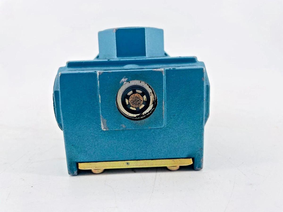 New Mac Valves 56C-15-611JC Solenoid Valve 24VDC 8.5W