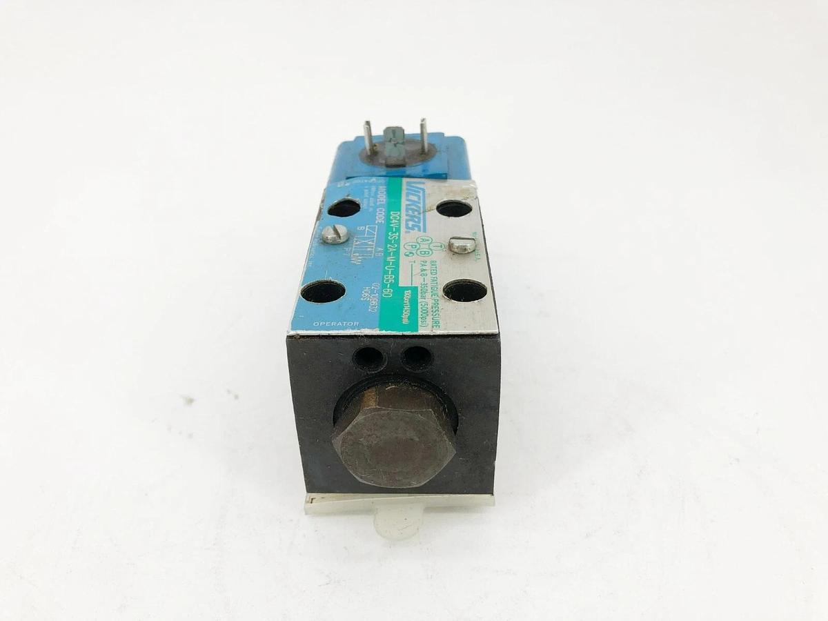 Used Vickers DG4V-3S-2A-M-U-B5-60 Directional Control Valve 120V 1450psi 02-109632