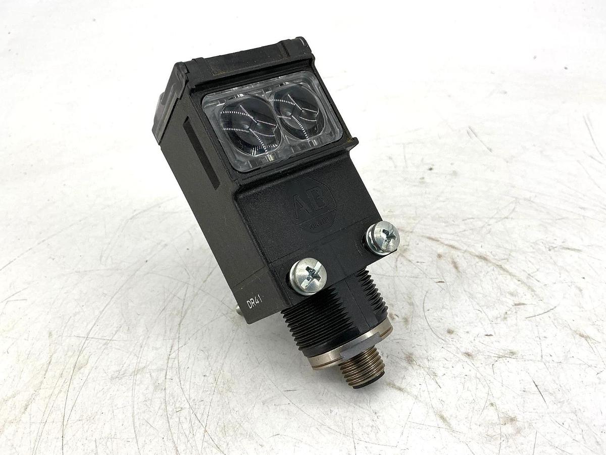 New Allen Bradley 42GRP-9043-QD1 Ser B Photoswitch Sensor 4-Pin 70-264V - No Box