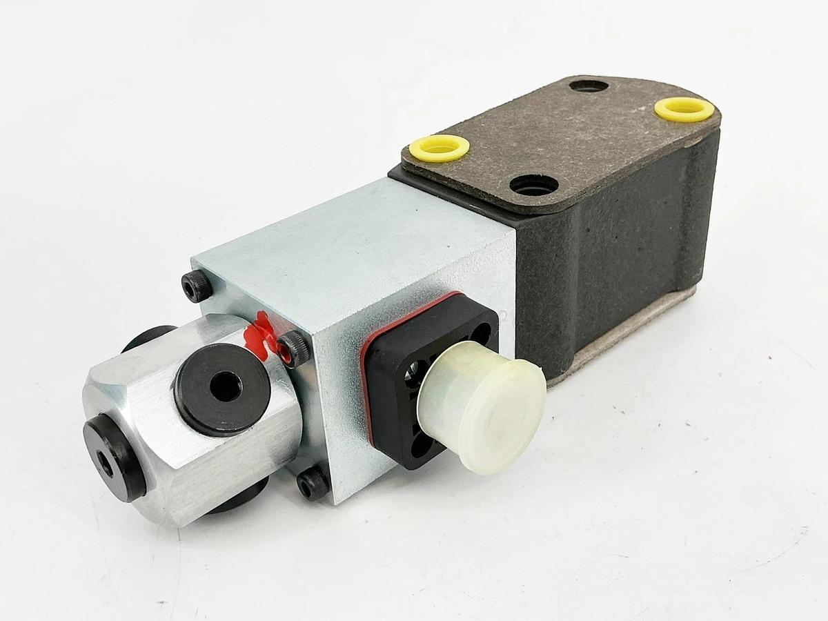 New Parker Denison S16-92488-0 Pressure Relief Valve 24V VP01-30-0Q-A1