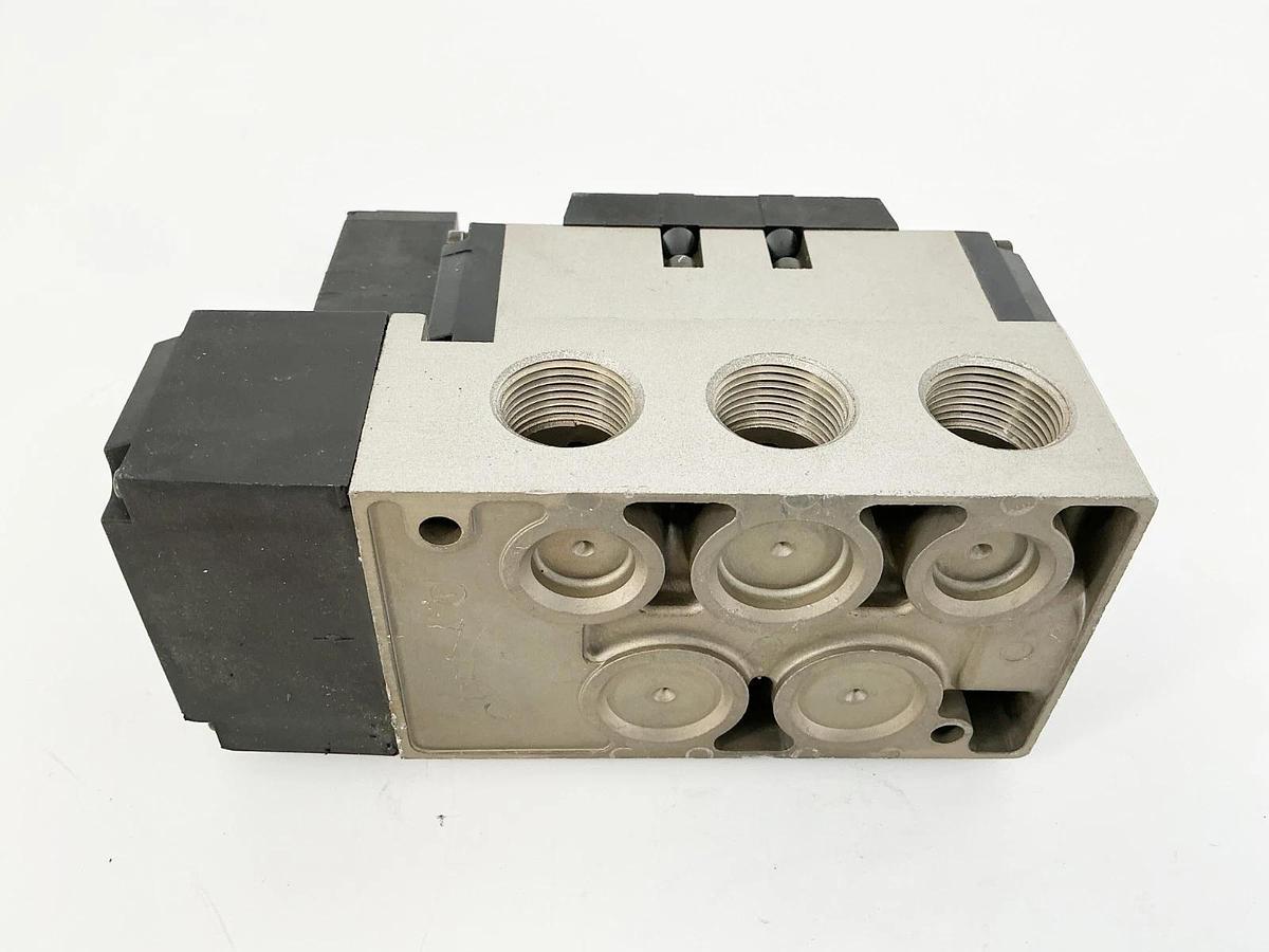 New SMC NVFS5100-3FZ Solenoid Valve 0.1-1.0MPa 132/138V 50/60Hz - No Box