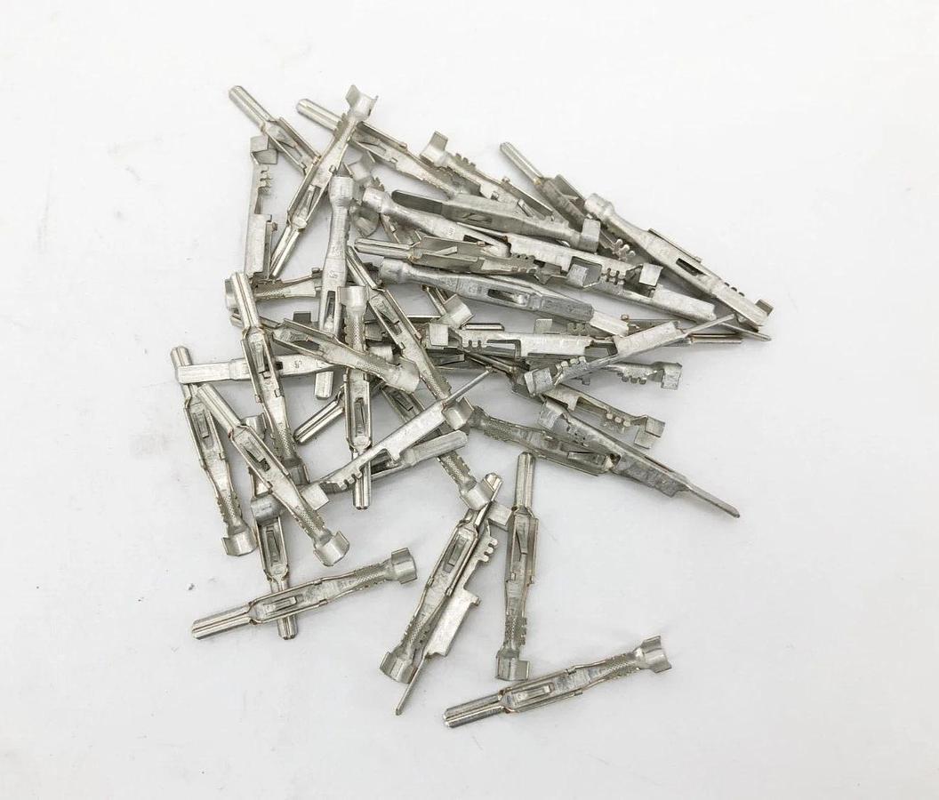 Lot of 44 New 12034047 Male Clock Terminal Connectors