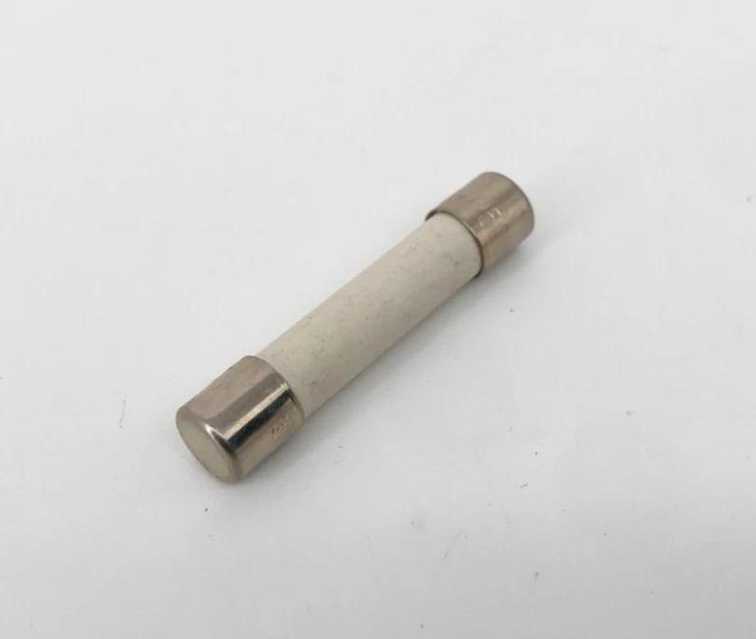 Lot of 10 New Littelfuse 314015P Ceramic Cartridge Fuses 15A 250VAC