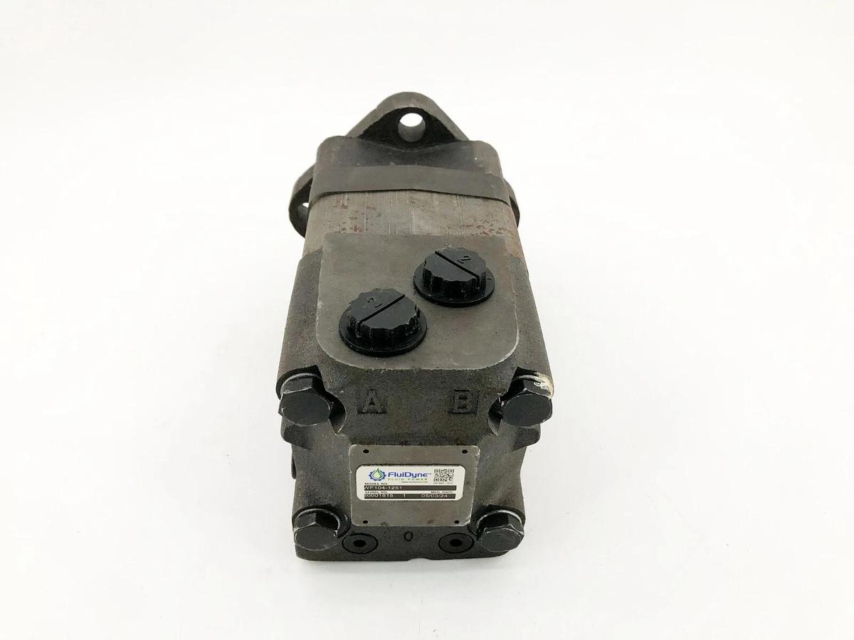 New Fluidyne WF104-1251 Hydraulic Motor 4-Bolt Square Flange - No Box