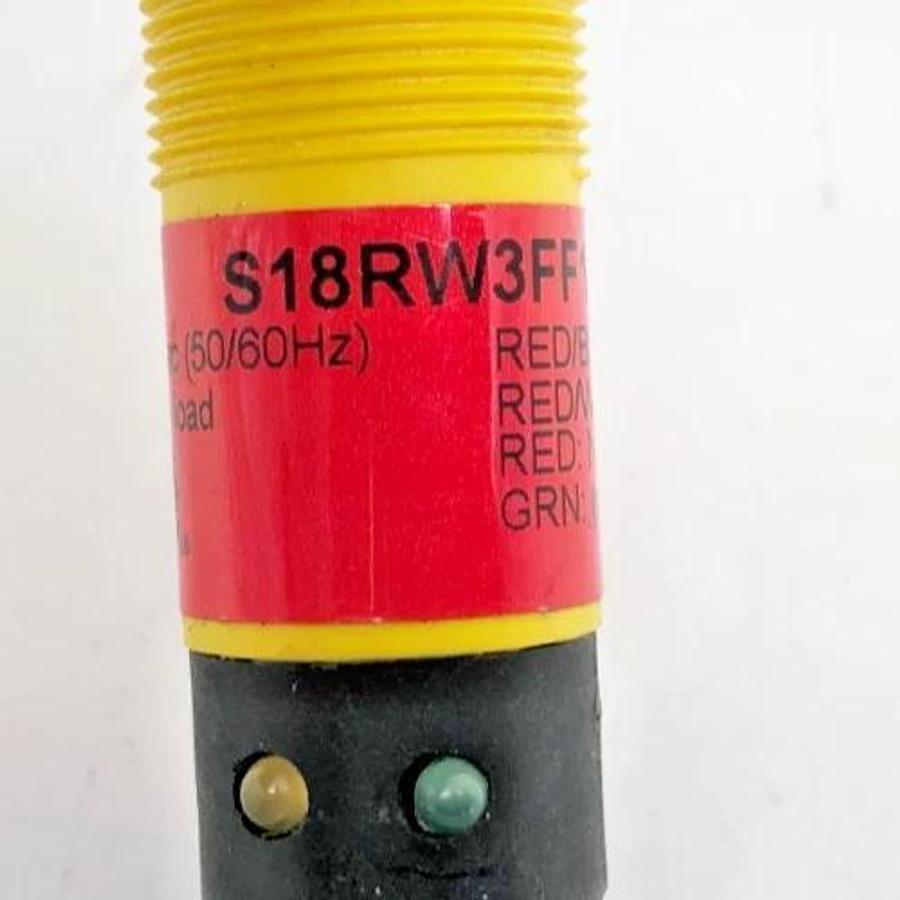 New Banner Engineering S18RW3FF100Q1 Photoelectric Sensor 20-250VAC - No Box