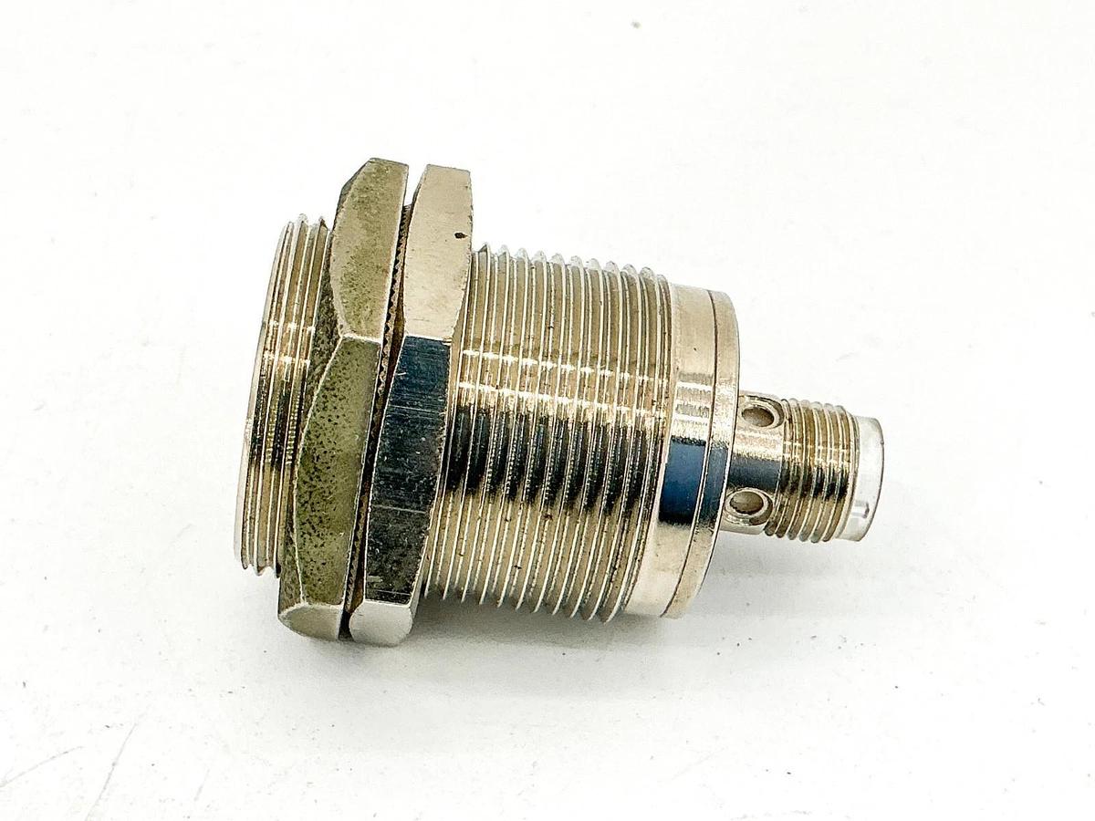 New Allen Bradley 872C-MH15NP30-D4 Inductive Proximity Sensor 30V Ser.E -No Box