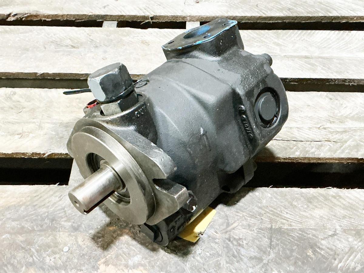 Used Parker PAVC6592L4HM13 Gear Pump 3000PSI 48HP 1800RPM