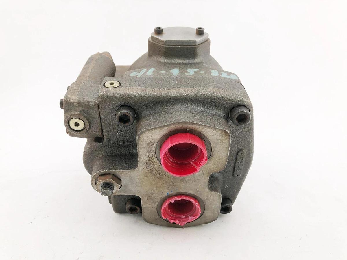 New Parker PVP1636R212 Hydraulic Piston Pump 3600psi - No Box