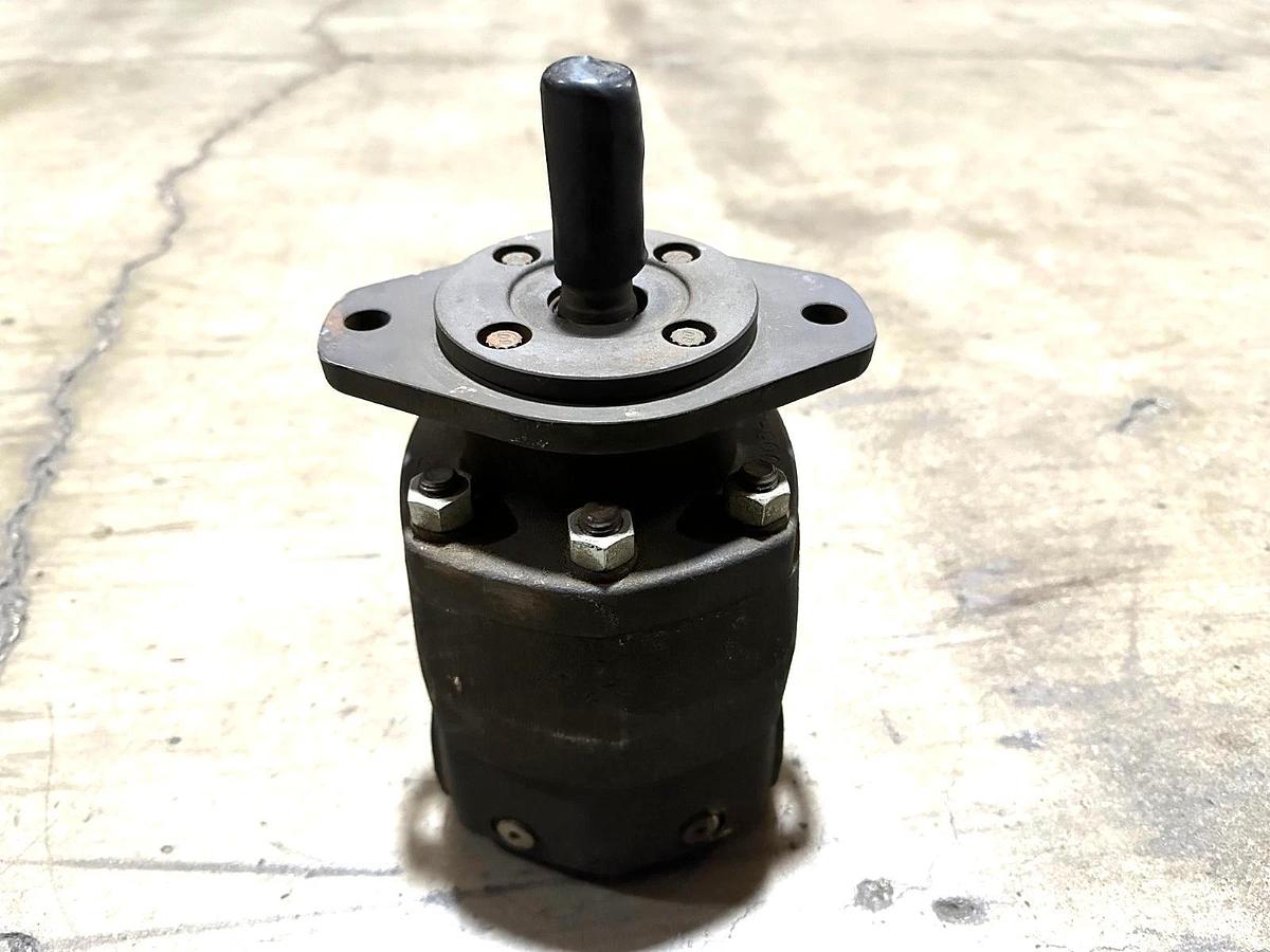 New Parker M2B50816S20NB High Speed Hydraulic Motor 1700 PSI 0.875" OD - No Box