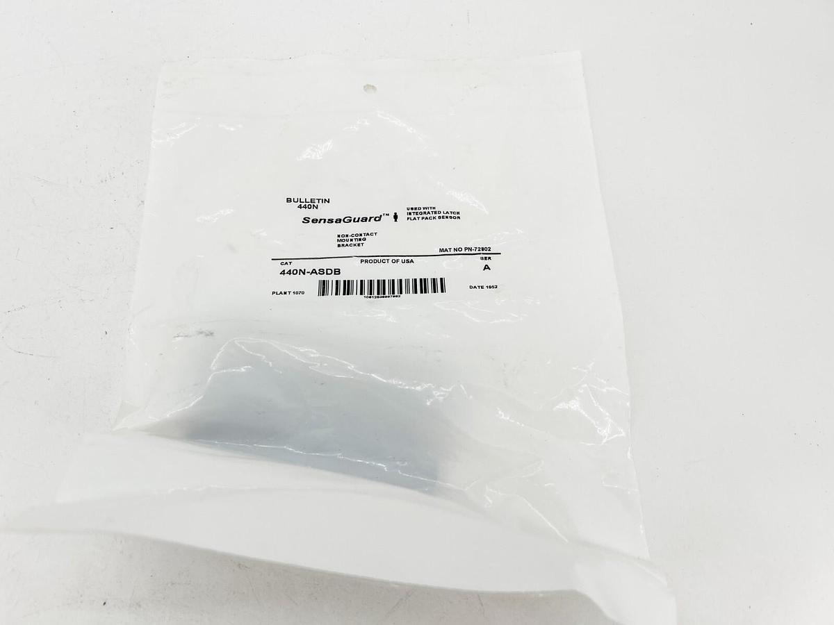 New Allen Bradley 440N-ASDB Non-Contact Mounting Bracket Used with Integrated La