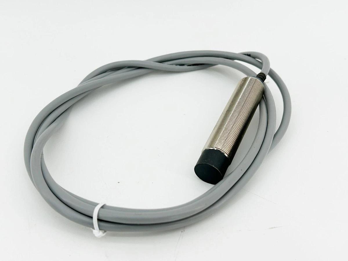New Radwell RAD01047 Inductive Proximity Sensor 250Vac 18MM 8mm Range 400MA