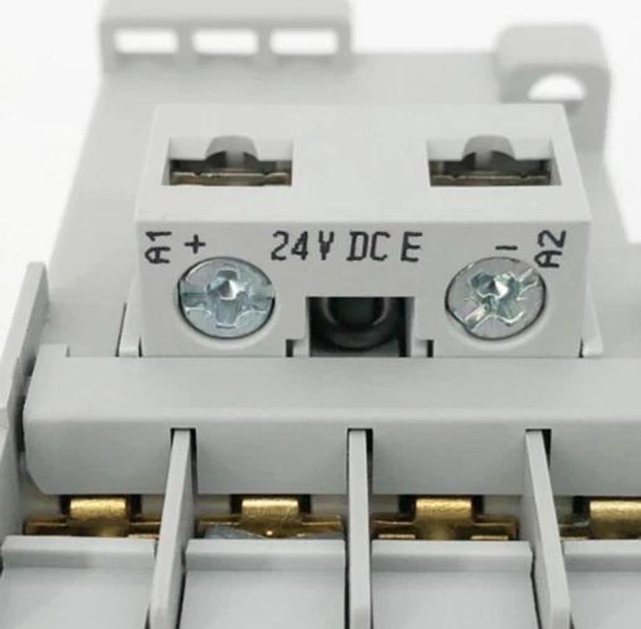 New Allen Bradley 700S-CF620EJC Ser. A Safety Control Relay 24VDC