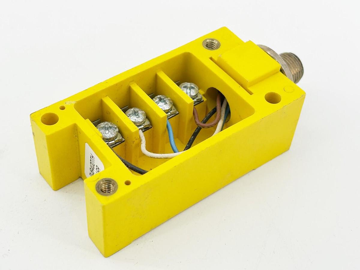 Used Banner Engineering RWB4QDTH photoelectric Wiring Block 9810A