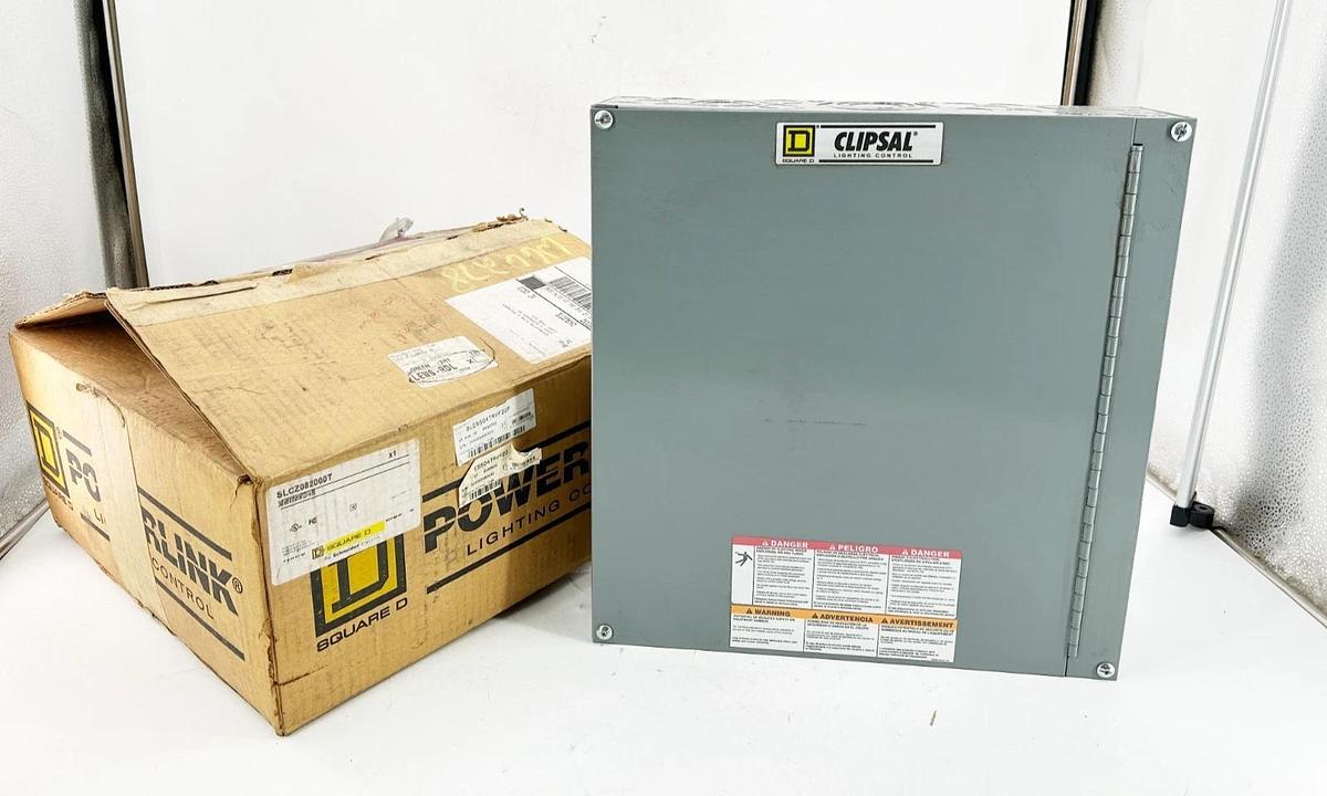 New Square D SLCZ082000T 8-Channel 20A Relay 120V With PS
