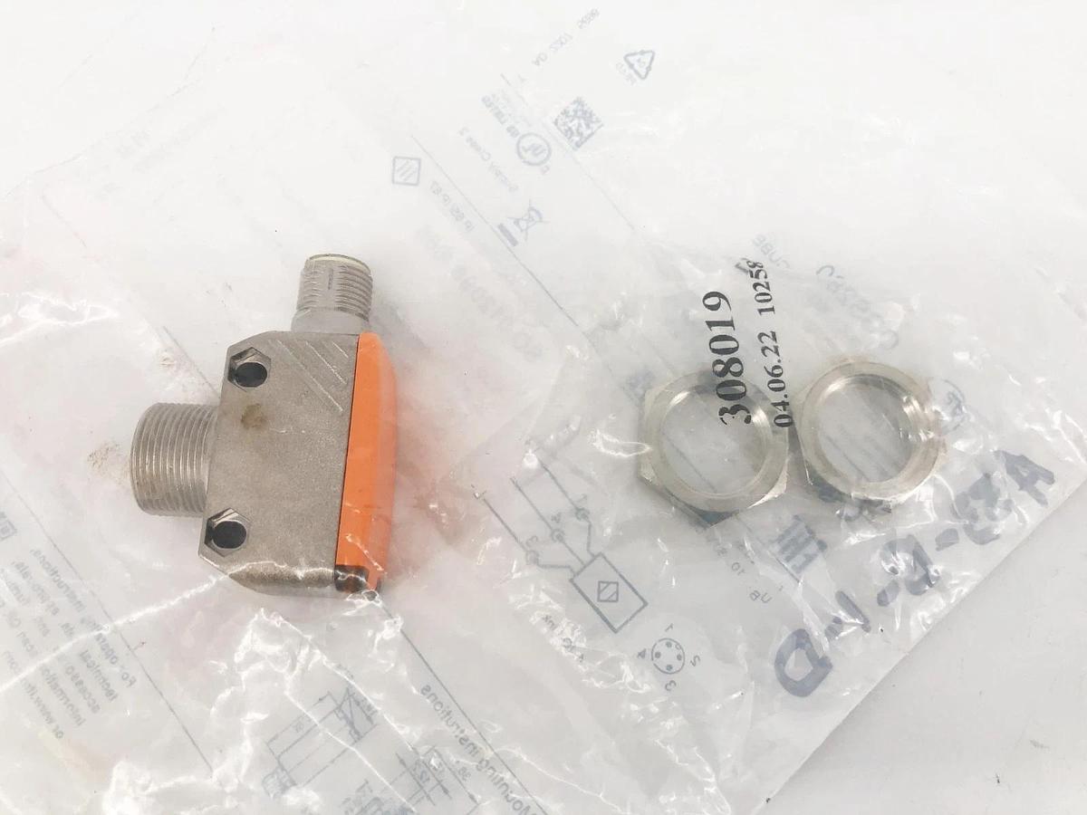 New IFM OGS280 Sensor Transmitter 10-30VDC M12 Right Angle