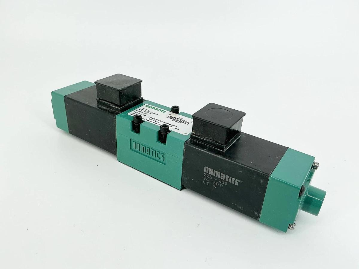 New Numatics 152SS7004000061 Solenoid Valve 24VDC 150PSIG .25A
