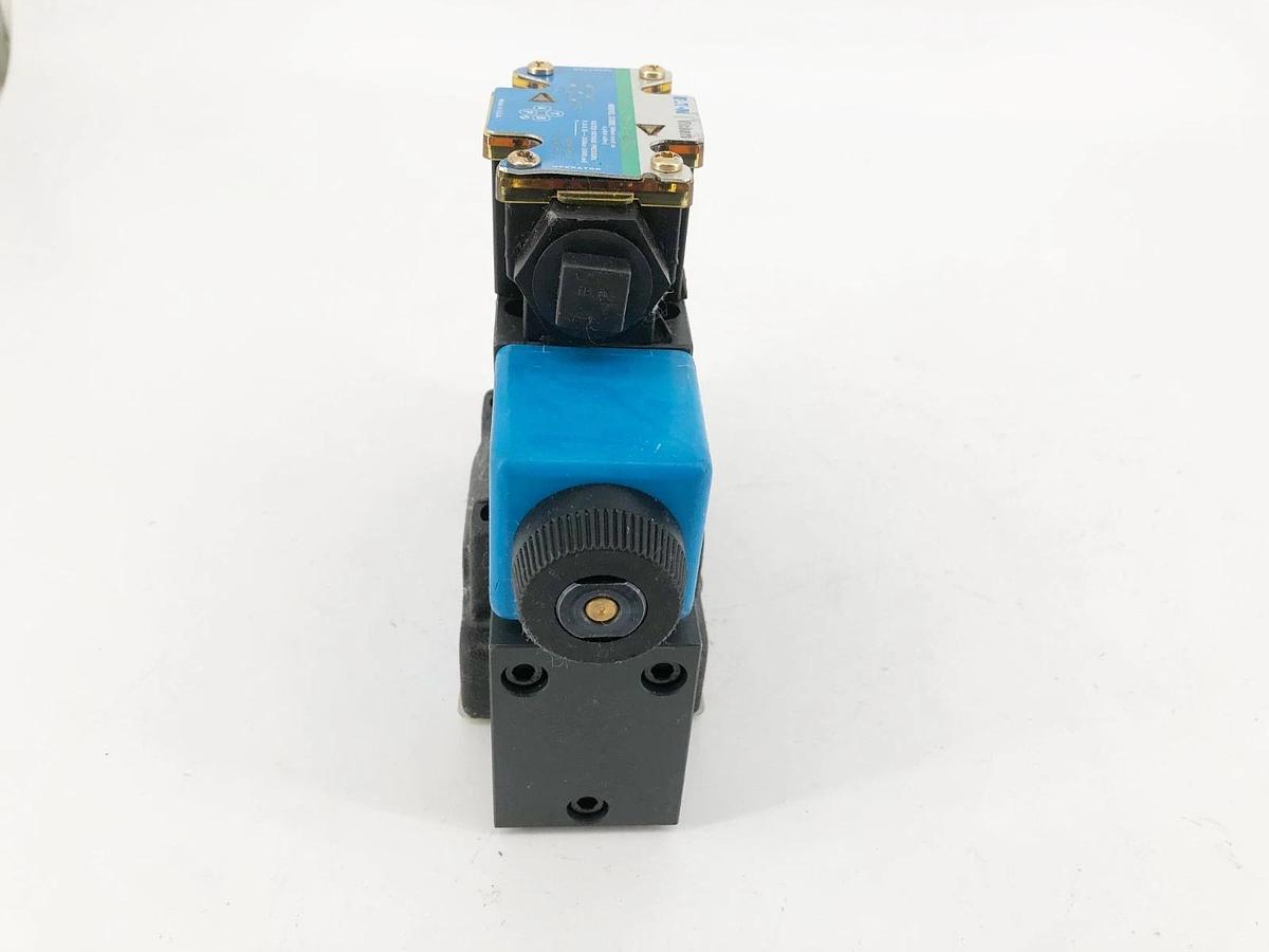 New Vickers DG5S4-022C-T-M-FW-B5-20 Directional Valve 110/120V 02-134753