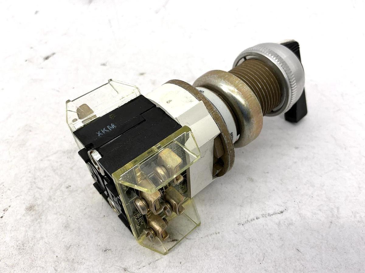 New Allen Bradley 800H-NP2KF4# Ser A Selector Switch 4-Position - No Box