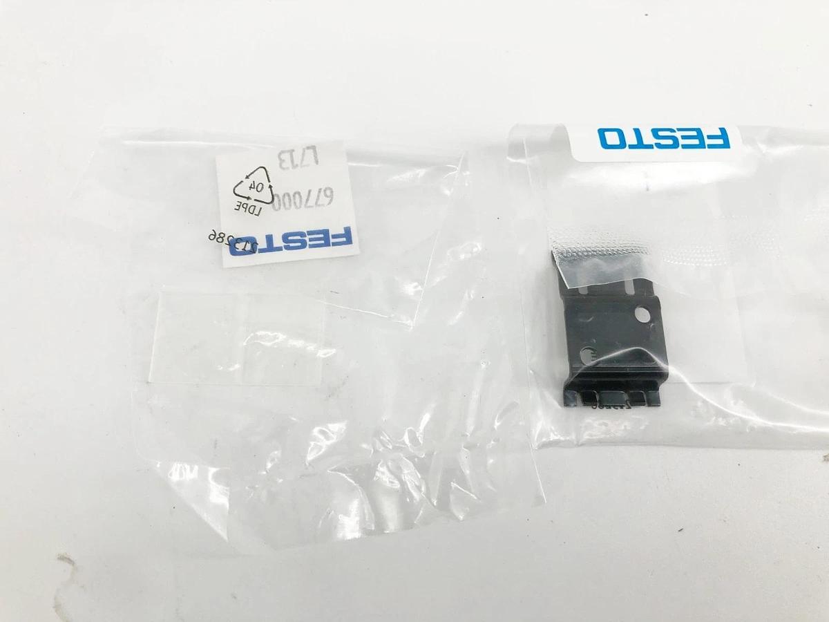New Festo SDE3-V1D-B-WQ4-2P-M8 Pressure Sensor 24VDC 568664