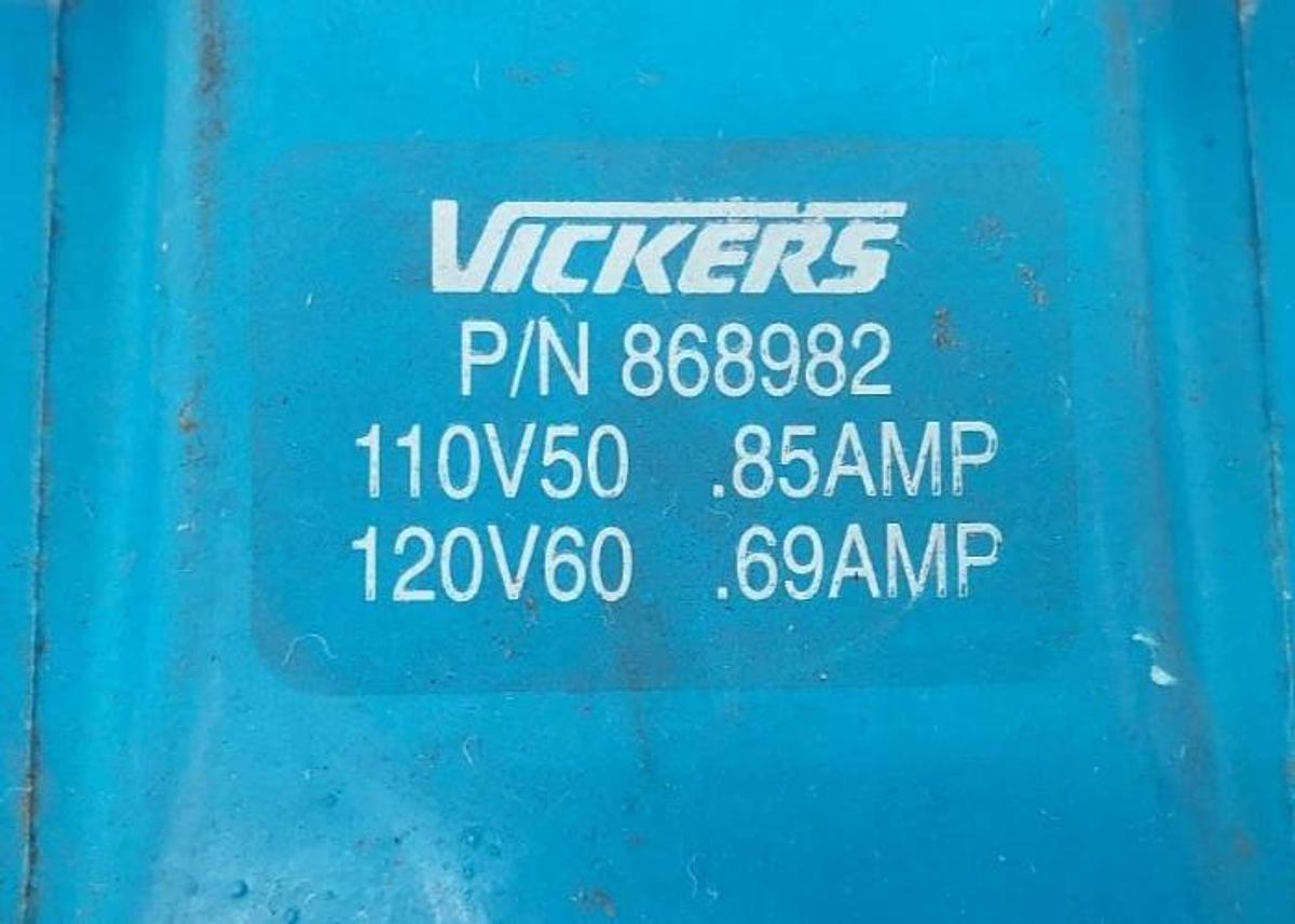 New Vickers DG4S4-016B-B-60 Directional Control Valve 110/120VAC 879158 - No Box