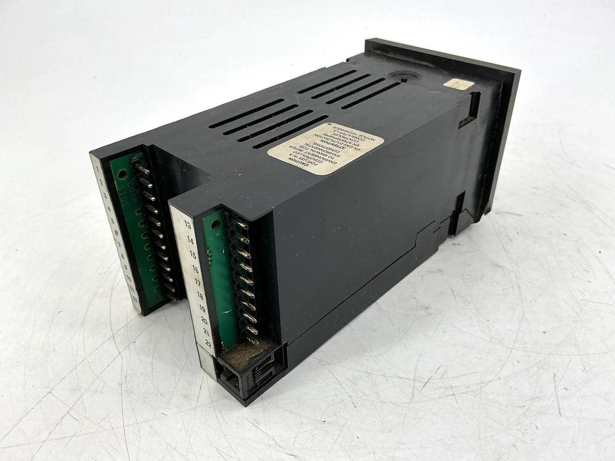 Used Eaton Durant 57601-401 Count Control Totalizer Ambassador Series 7W 115VAC 50/60