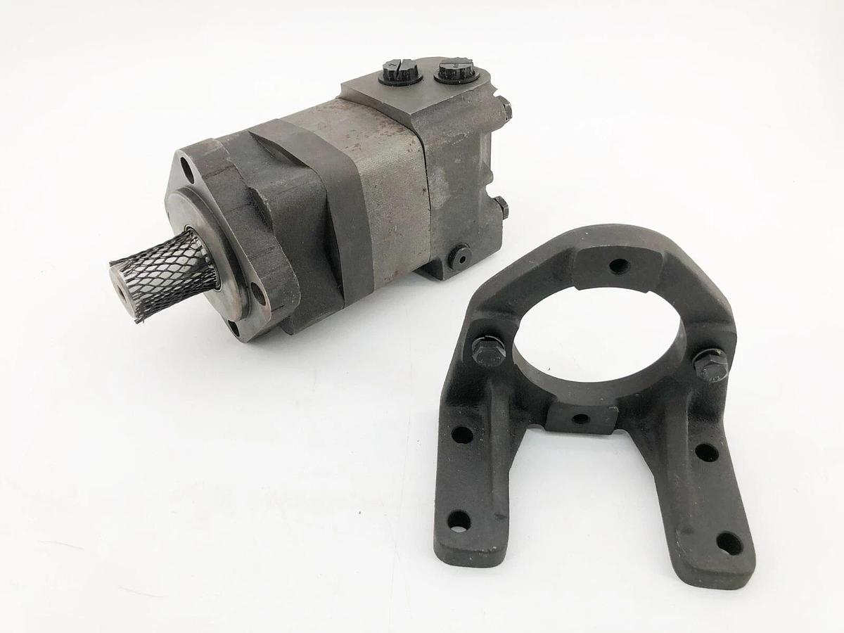 New Fluidyne WF104-1251 Hydraulic Motor 4-Bolt Square Flange - No Box