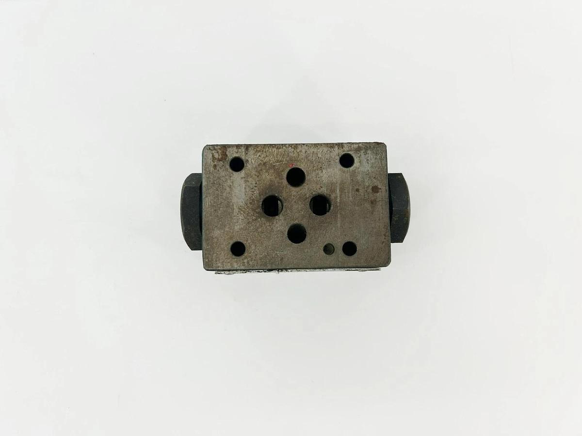 Used Bosch 0811024105 Manifold Check Valve Block, 4500psi 0 811 024 105
