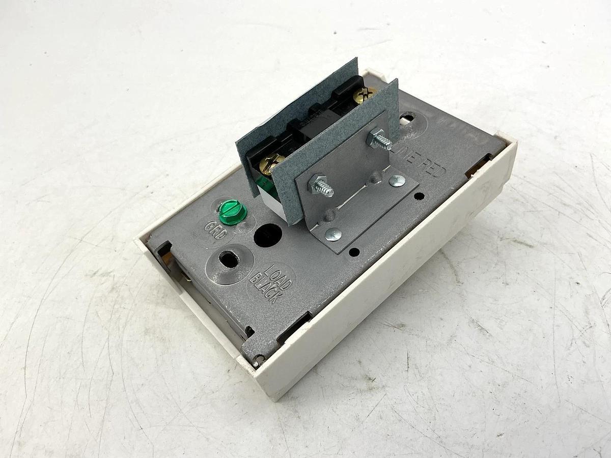 New Dayton 6GVX8 Thermostat Cooling Control 50°-90°F On/Off 277VAC Single Stage