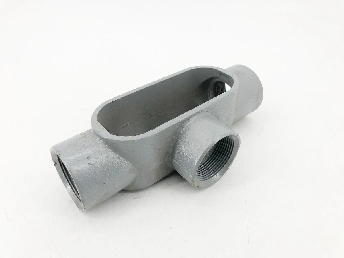 New Killark T57 1-1/2" Iron Conduit Outlet Body T-Type