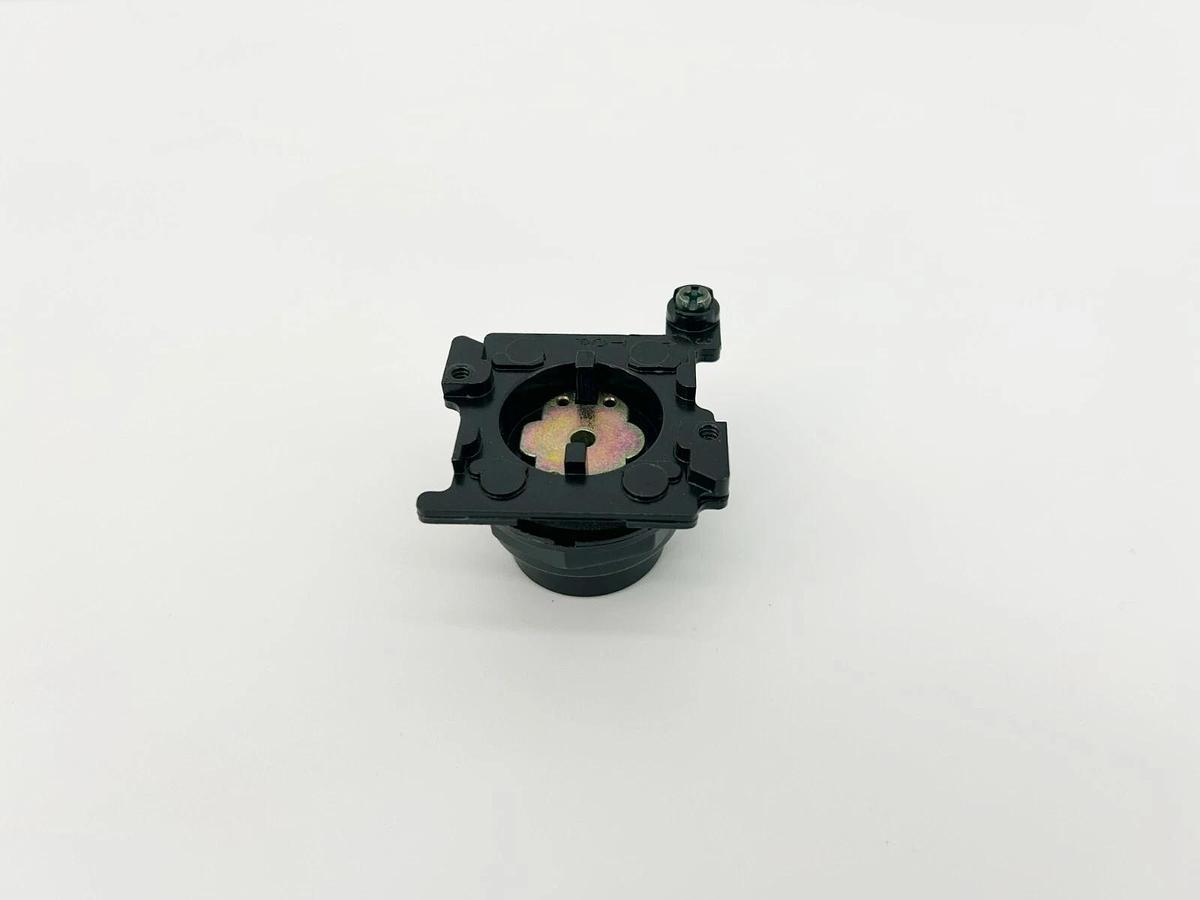 New Eaton Cutler Hammer E34PB3 Corrosion Resistant Green Push Button - No Box