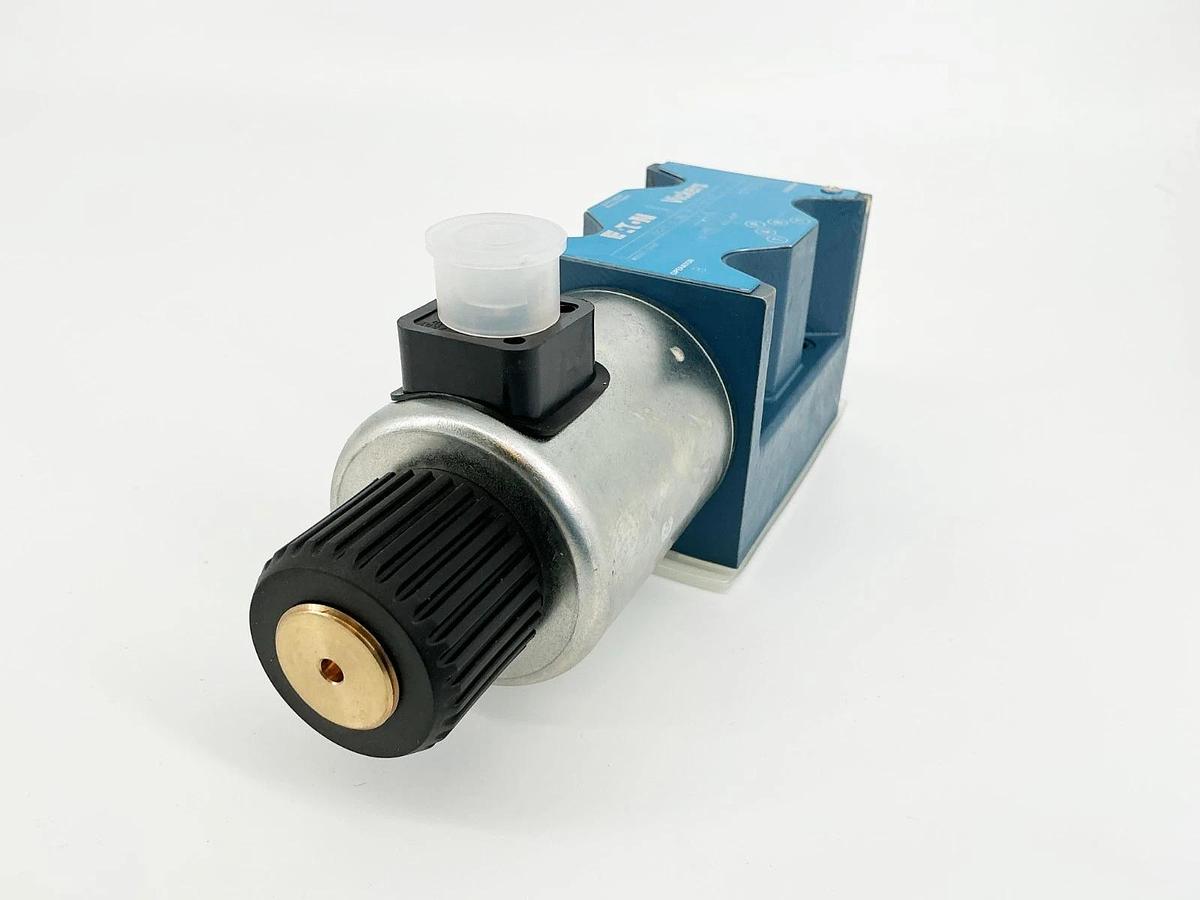 New Eaton Vickers DG4V-5-3BJ-M-U-H6-20 Hydraulic Valve 4568PSI 24V - No Box