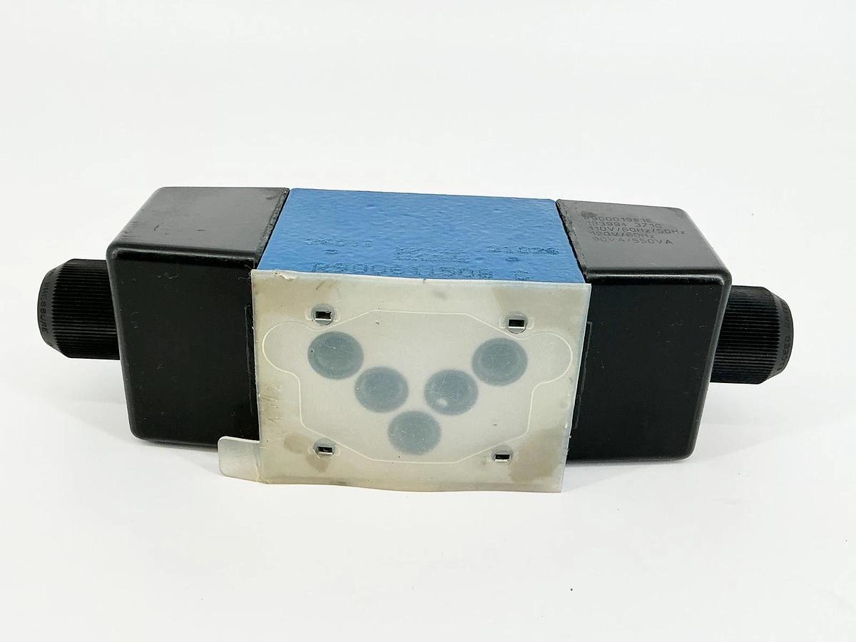 New Rexroth R900592338 Directional Solenoid Valve 120V 4WE10J33/CW110N9K4 No Box