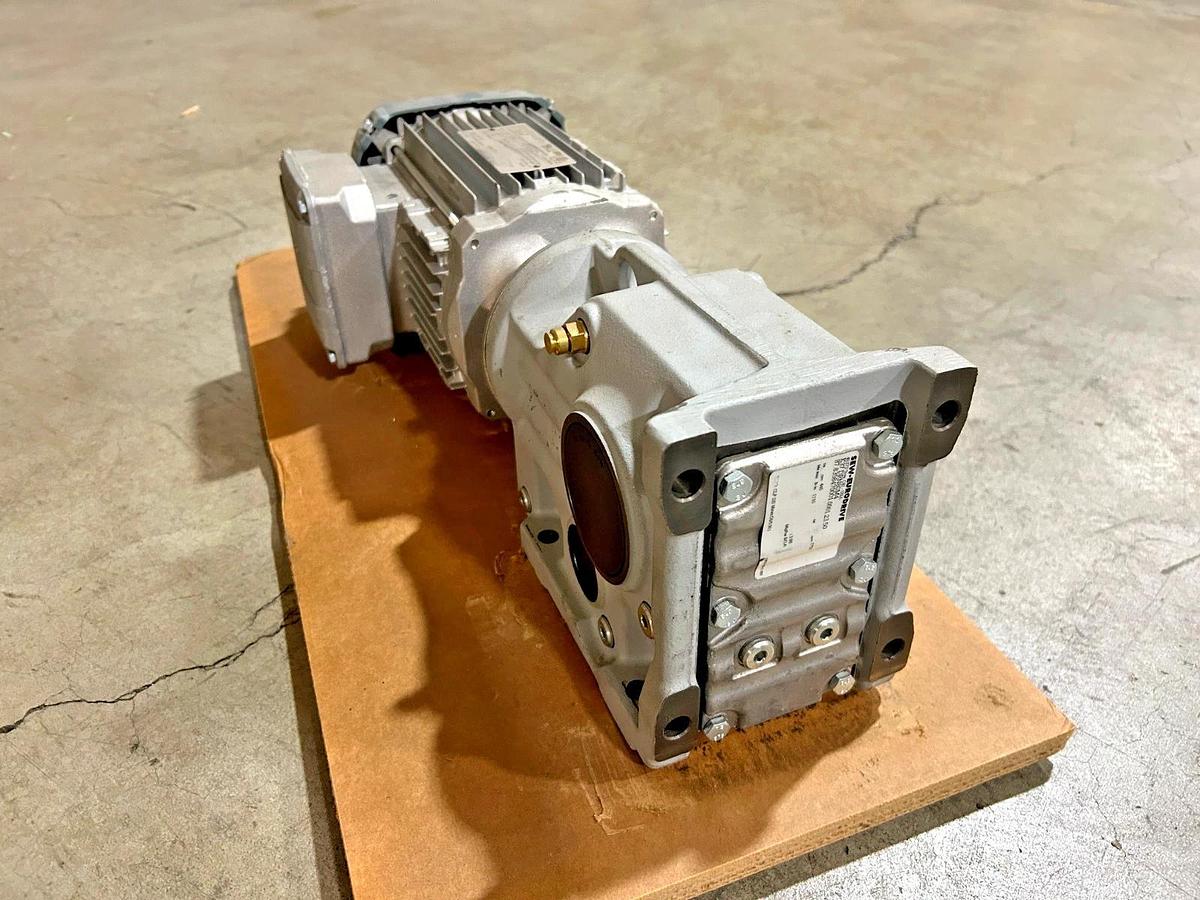 New SEW Eurodrive K37 DRN80M4 Gearmotor Inverter Duty VPWM 230/460V 1751/440rpm