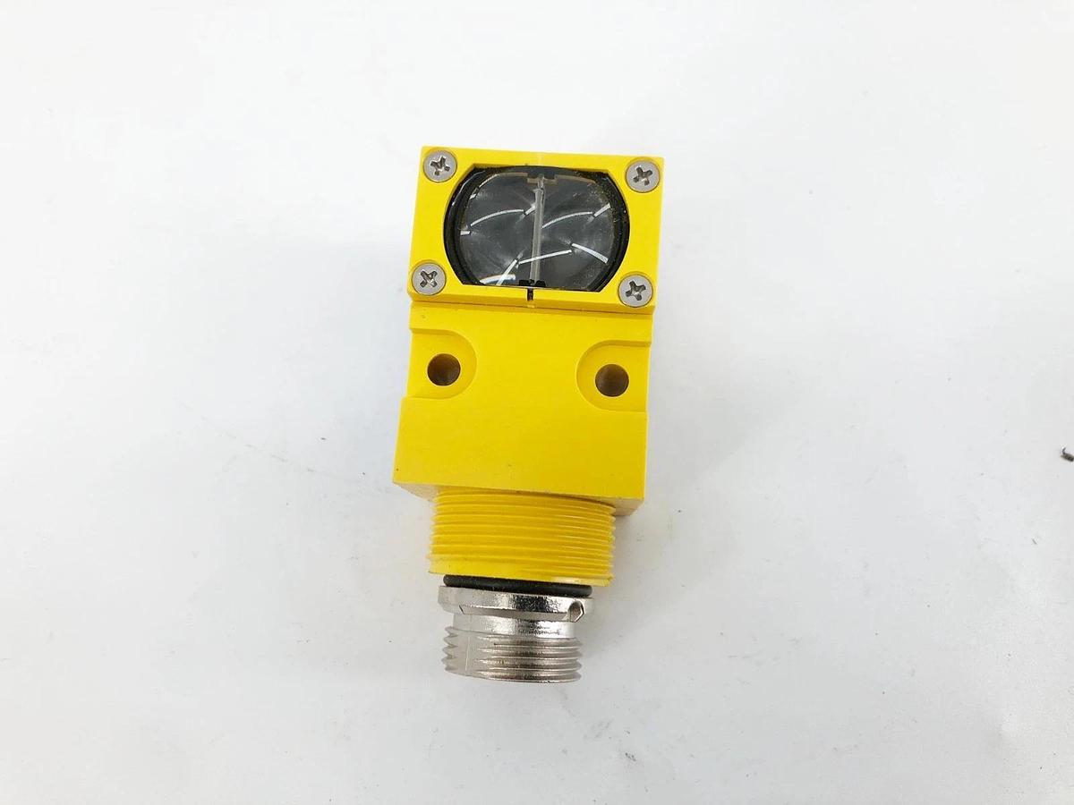 New Banner Engineering SM912CVQD Photoelectric Sensor 10-30VDC 26030