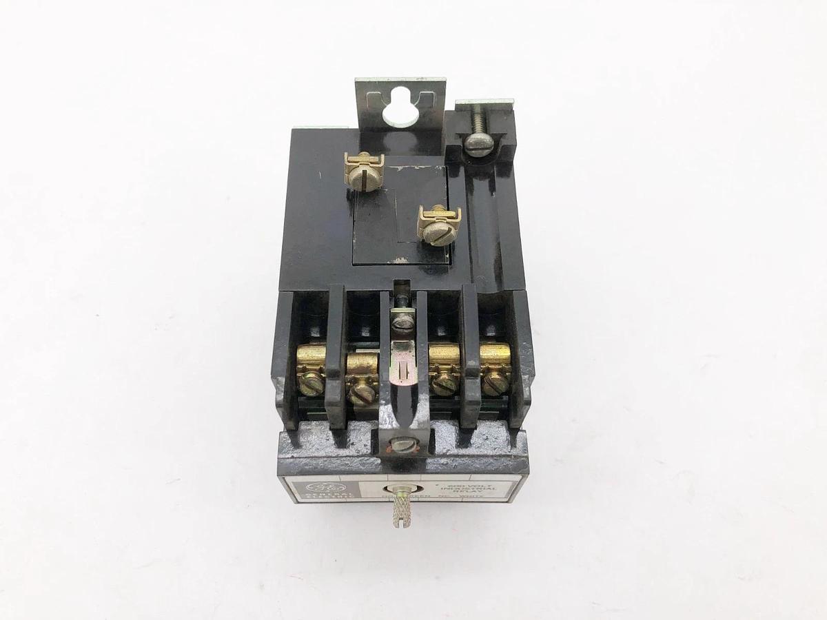 New General Electric CR120B03103 Industrial Relay 230V 10A 600V Max - No Box