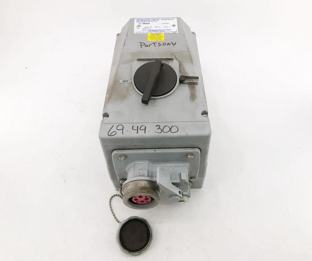 Used Eaton Crouse-Hinds CSR33542 Interlocked Arktite Receptacle (For Parts Only)
