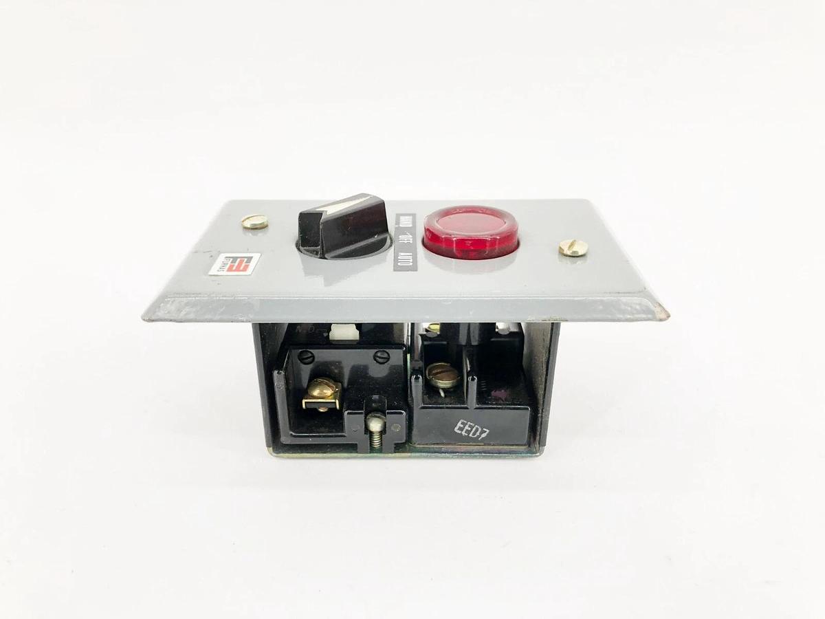 New Furnas 50HA2YC3 Indicator Light/ Selector Switch 600VAC HAND-OFF-AUTO